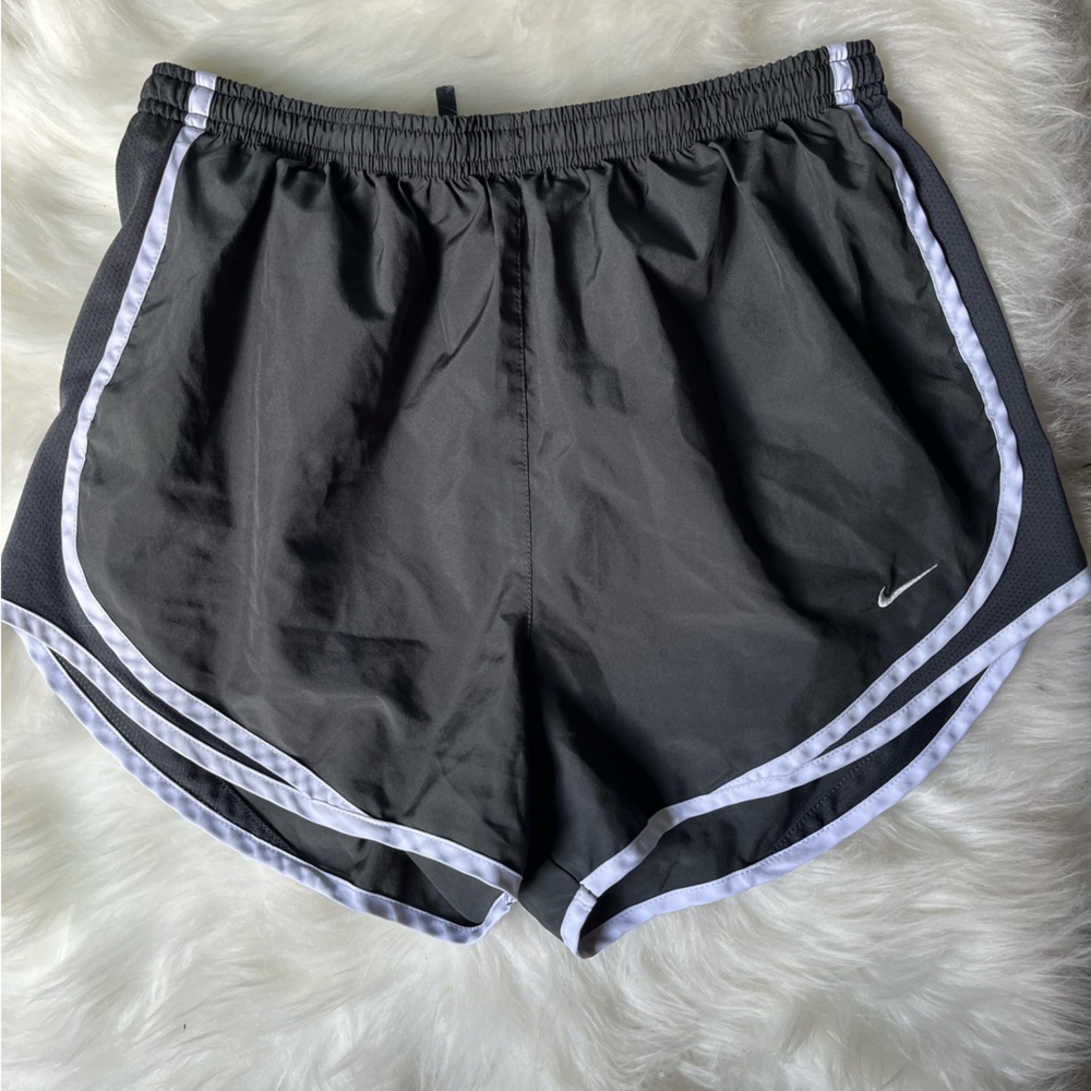 Grey Nike Workout shorts! Size M! Excellent condition- perfect 4 daily activity